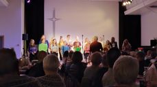 Stinn brakke da julemessen på Misjonshuset ble arrangert for 50. gang. Vårs ungdomskor deltok med flott sang. Foto Sarah B Pessôa