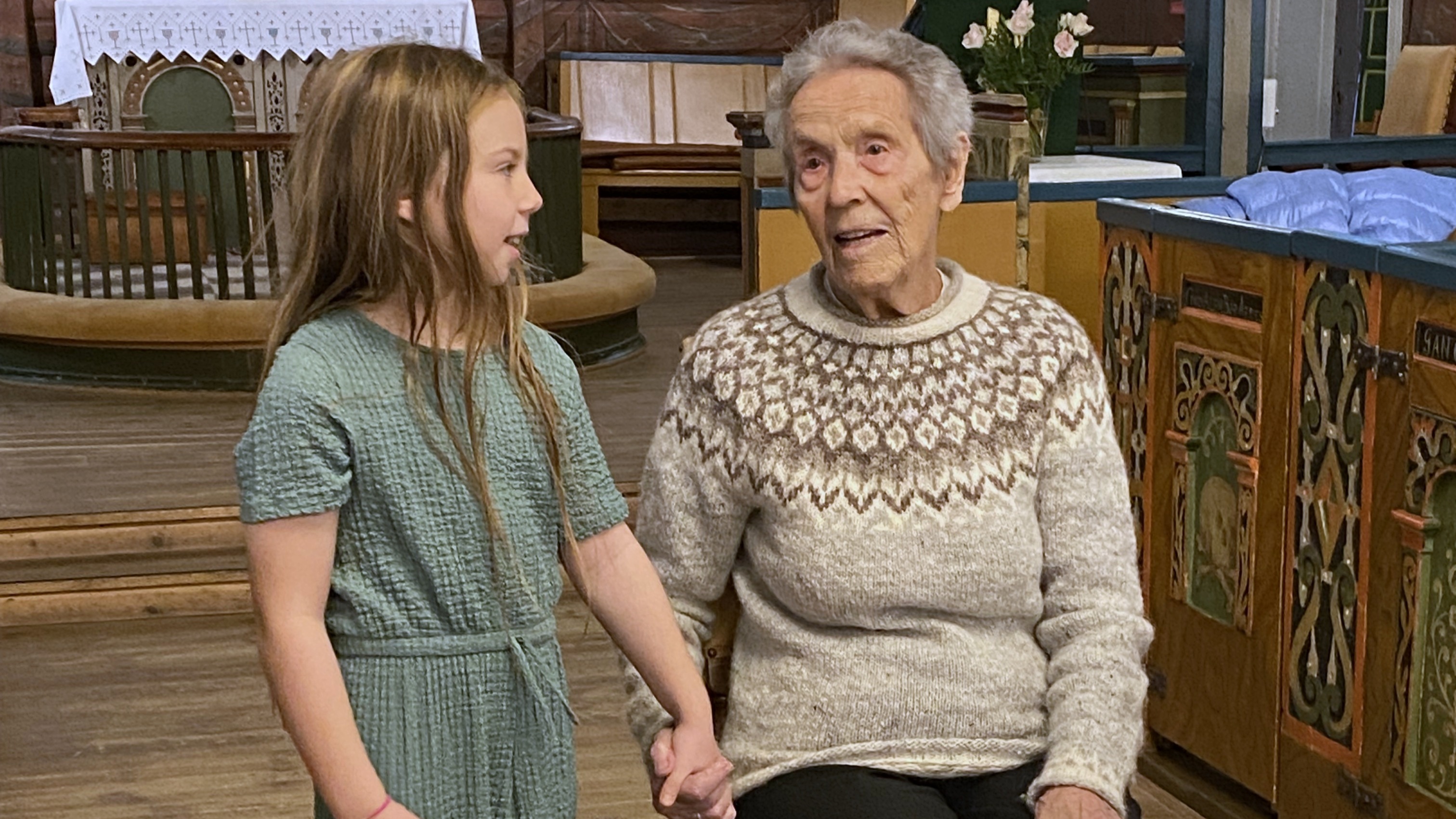 Yngste og eldste: Oda Sætrevik og Ingeborg Gaard skal begge synge på allehelgenskonserten i Egersund kirke søndag kveld. Foto: Beth Elin Byberg