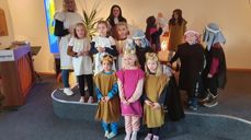 Julevandring i Hellvik bedehus med 1. klasse på Hellvik skole.