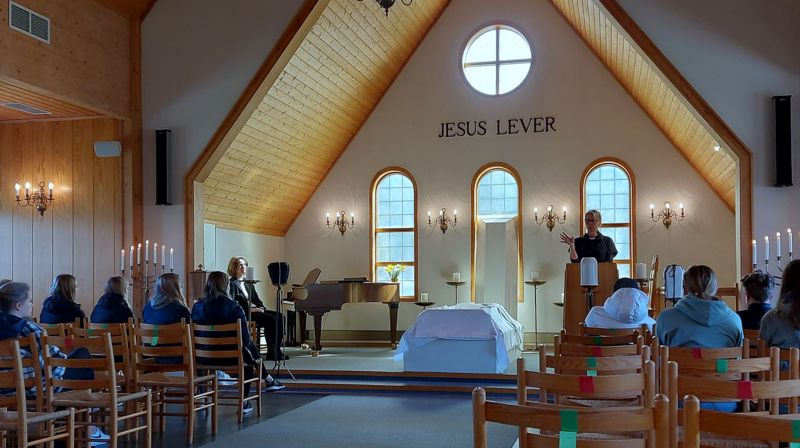 En dag i kapellet med konfirmantene