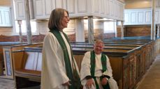 Glade prester i Egersund kirke - sokneprest Ingun Stokstad Barane og prost Kåre Mjølhus Foto: Elin Wood