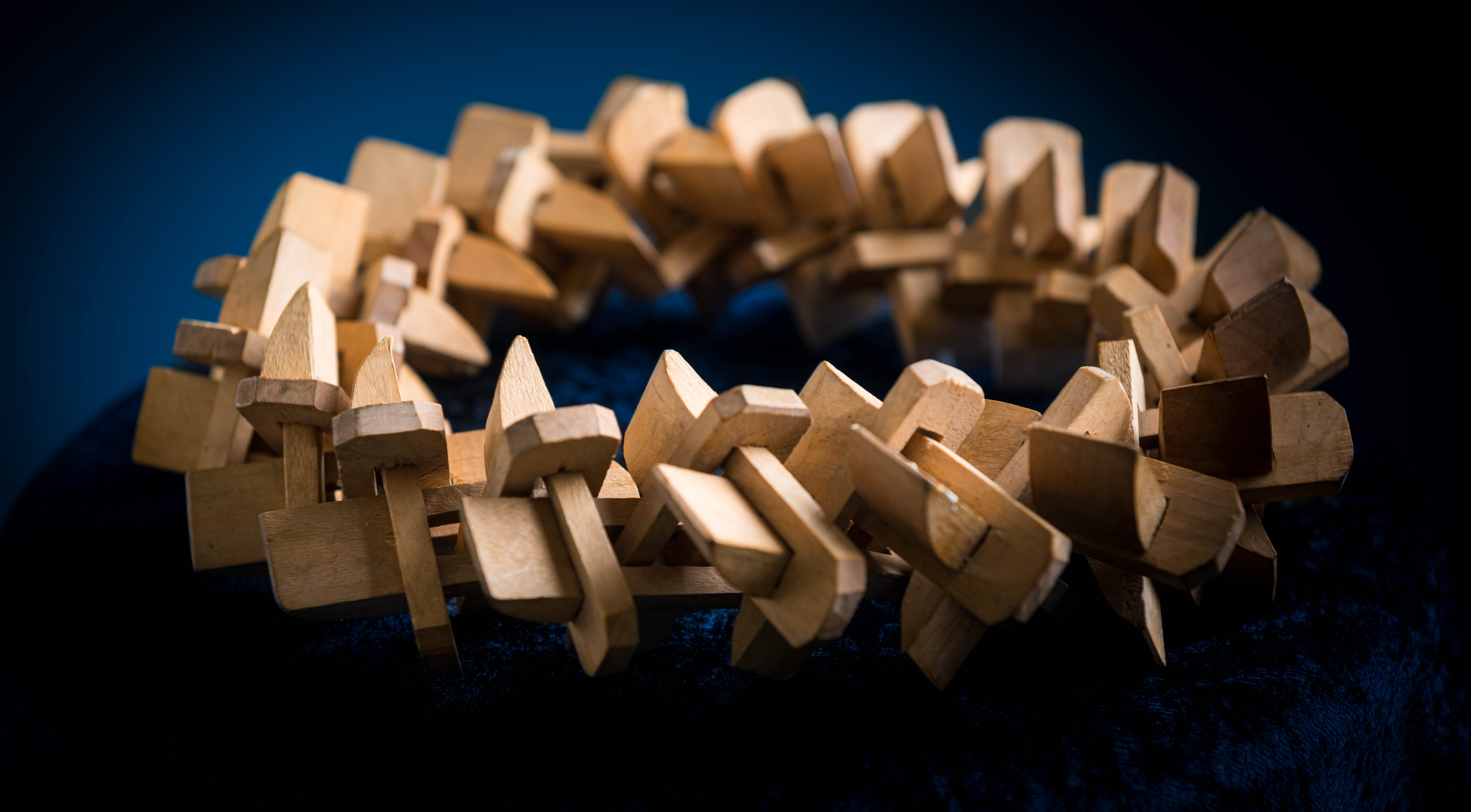 Tornekronen, Misjonen og Hesten som binder