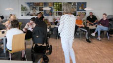 Mange dåpsforeldre til dåpssamtale på menighetssenteret. Foto Ivar Barane