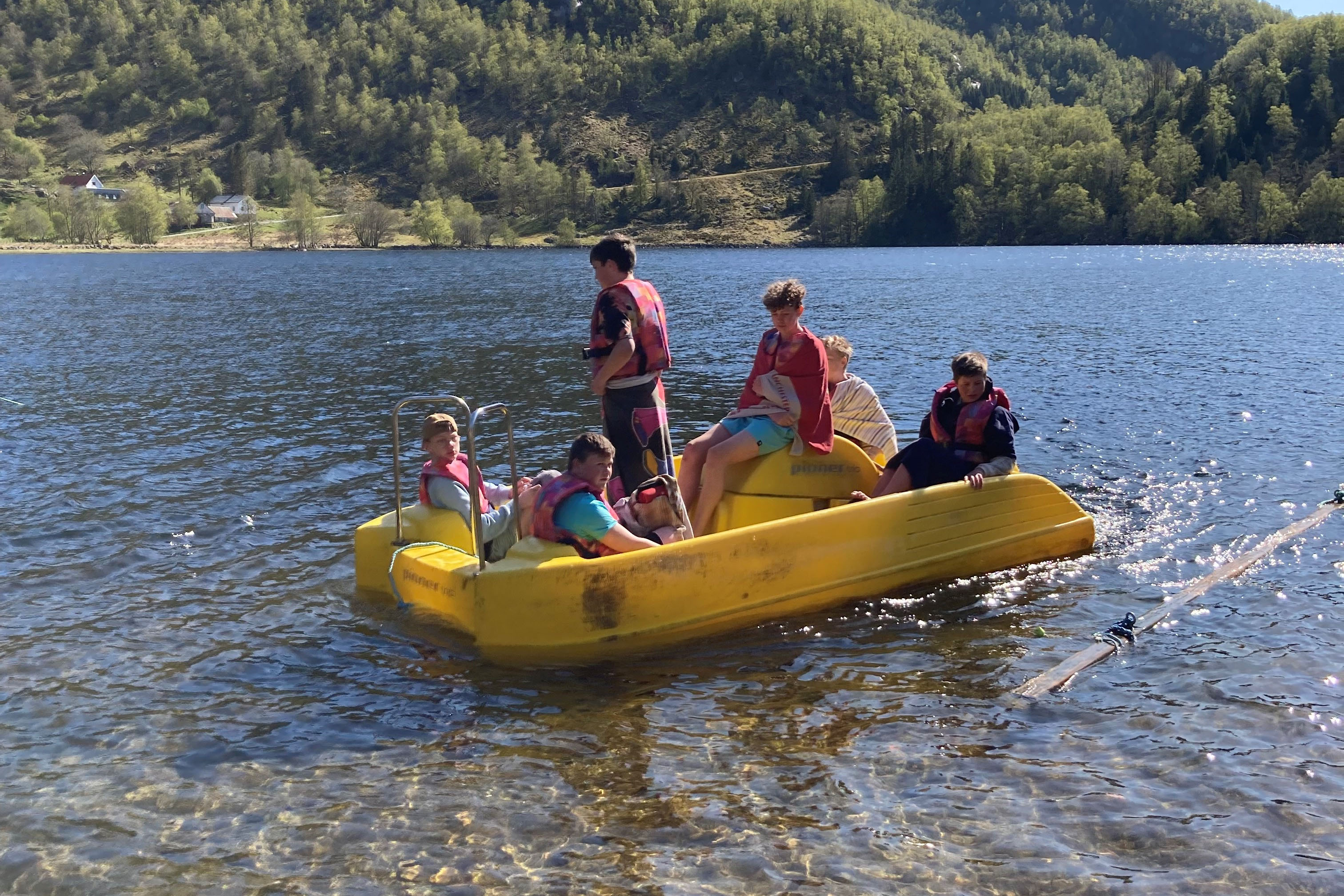 Bildetekst: Her er bilde fra årets leir på Lunden leirsted. Vi hadde to helger med fine dager der det ble bading, padling, god mat, godt samhold og gode muligheter til å bli enda bedre kjent med hverandre. 