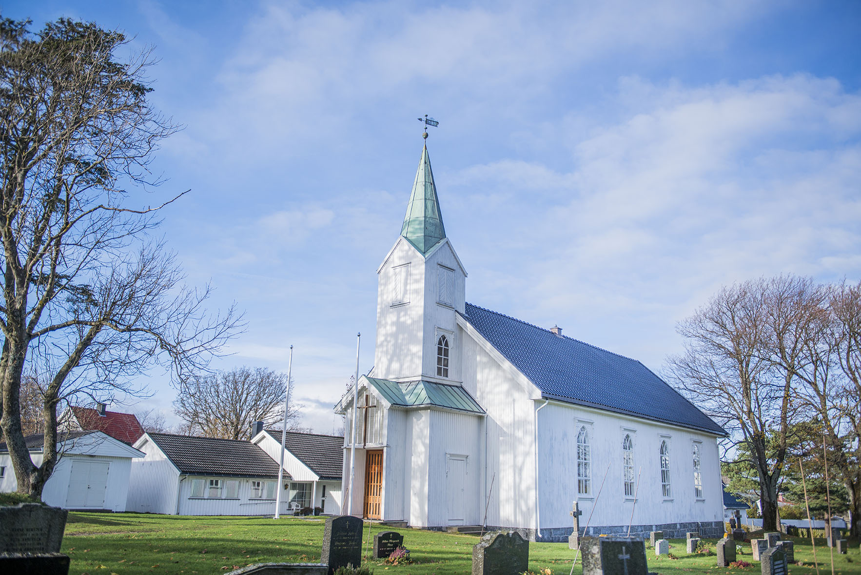 Hvasser kirke i hverdag og fest
