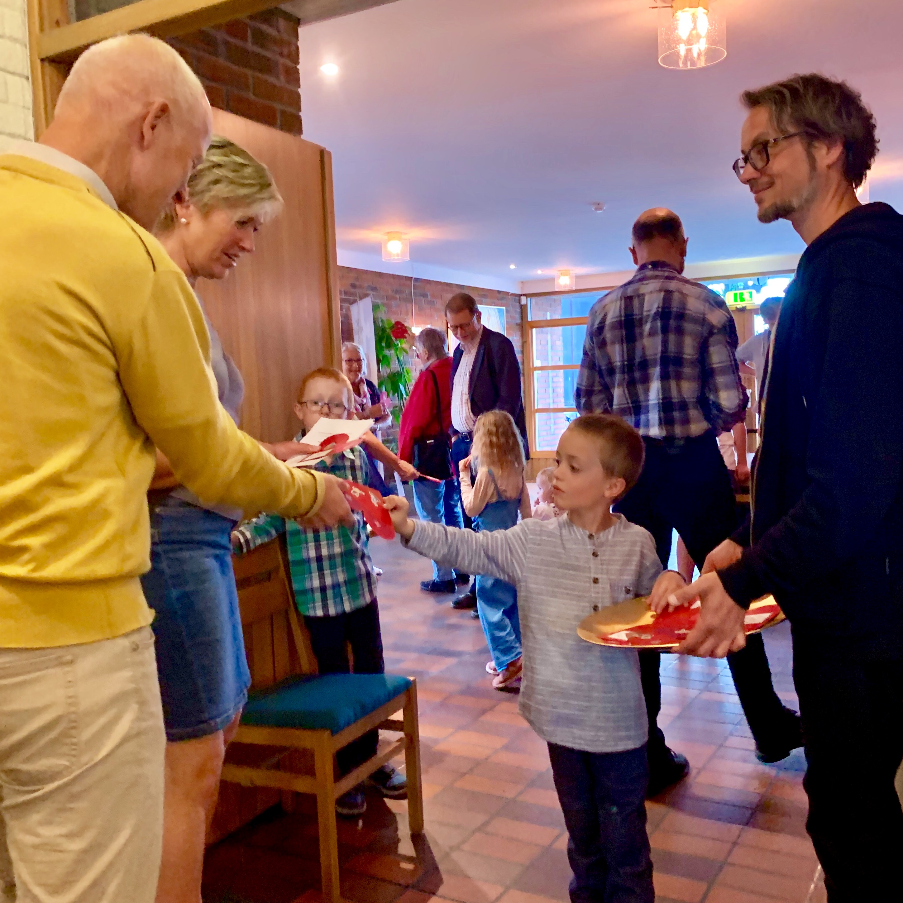 Bildet: Laura Solvang Dietrichson, Fredrikke Fosse og Sofie Ljøkjel Hansen er tre av de 12 barna som gikk på 7-årsklubben i vår.