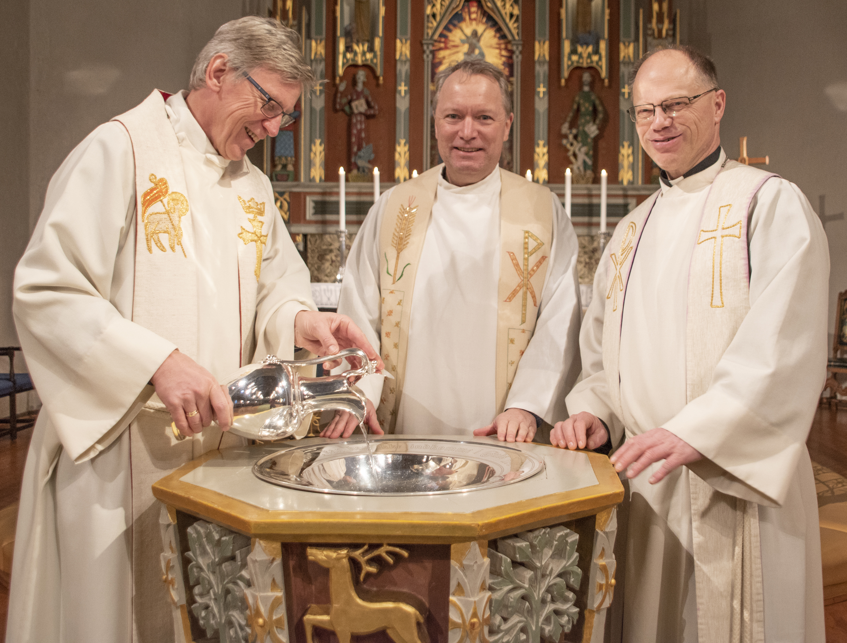 Denne muntre gjengen døper deg på flekken i Fredrikstad domkirke, lørdag 16. mars. F.: Jon Albert Ihlebæk, Andreas Vassal og Morten Zakariassen.