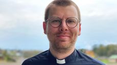 Prest Knut Ertzeid (bildet) og kollega Lisa Holm Johansen gjennomfører drop-in-dåp lørdagene 22. og 29. mai. Seremoniene foregår i Gressvik kirke den første lørdagen og i Onsøy kirke den andre.
