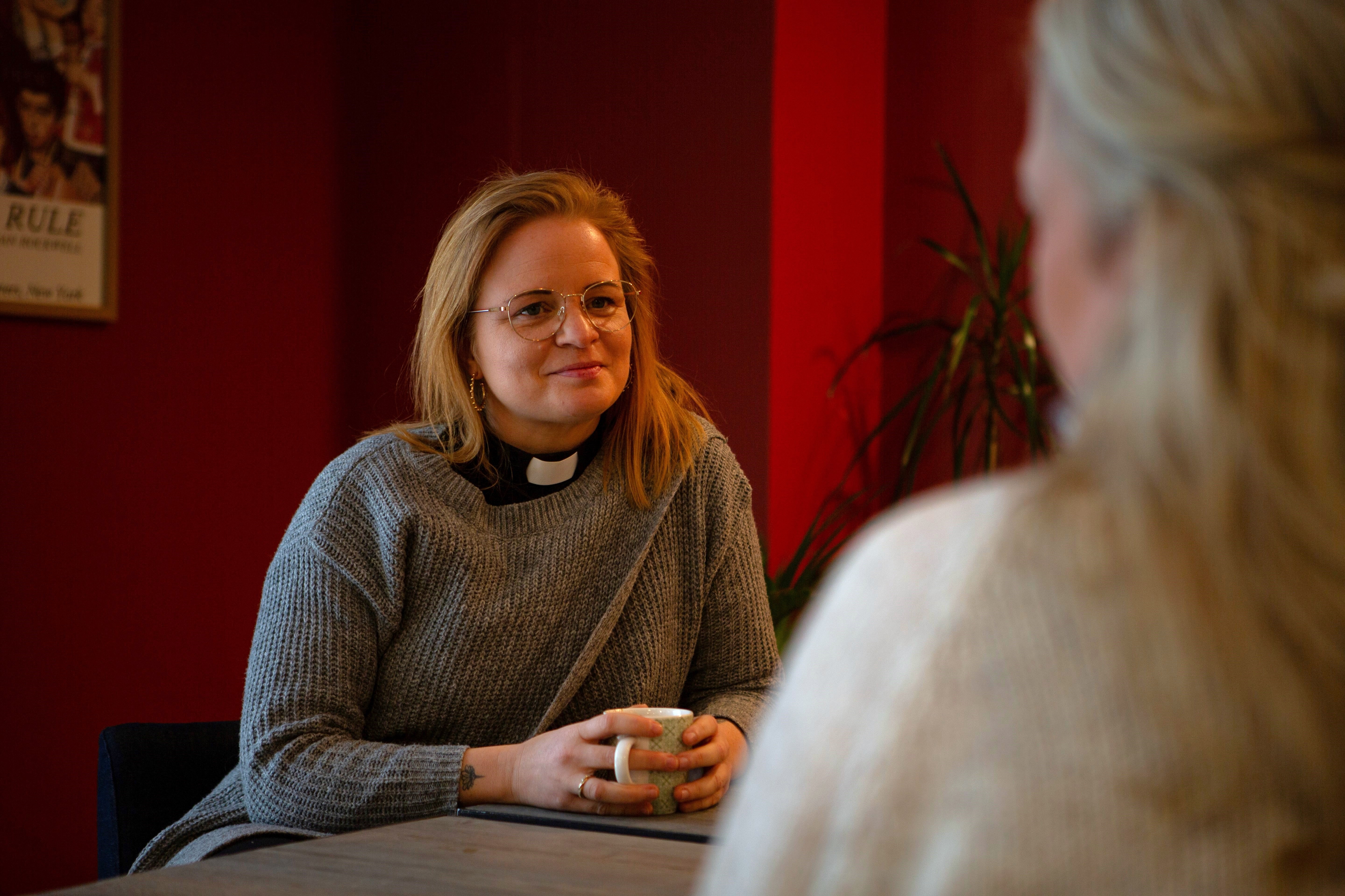 Du kan snakke om hva du måtte ønske, med en av våre erfarne ansatte. Foto: Cecilia Riis Kjeldsen