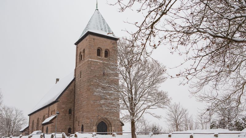 Kråkerøy kirke sett forfra. Foto: Cecilia Riis Kjeldsen.