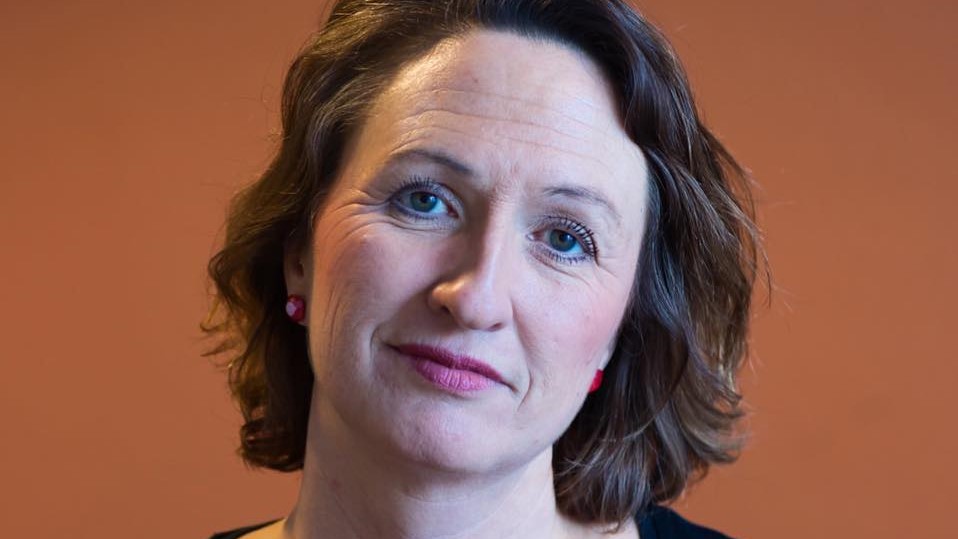 Vi har måttet gi slipp på så mange måter å uttrykke kjærlighet og omsorg på. Håndtrykk og klemmer er ikke lenger tilgjengelig for andre enn de aller nærmeste, skriver domprost Kari Mangrud Alvsvåg