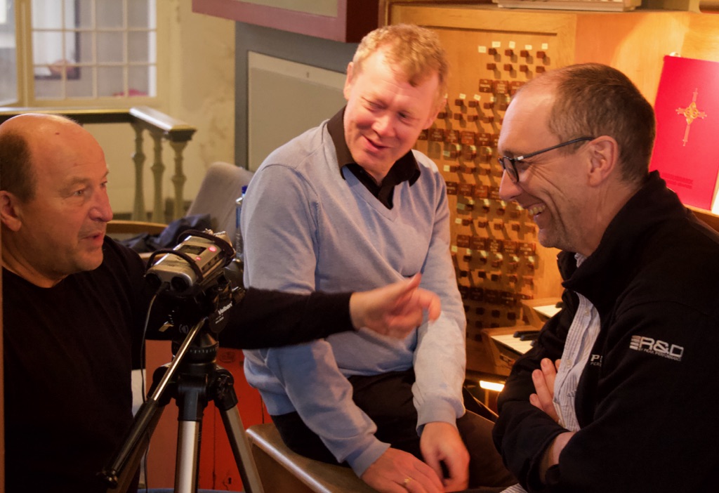 Domorganistene avslører Domkirkens best bevarte hemmelighet sammen med Jan Henrik Ihlebæk. Foto: Erling Omvik