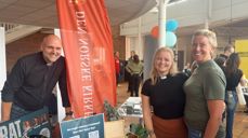 Kristin skal ha et særlig ansvar for studenter. Hun er allerede i gang på Høyskolen, her sammen med sokneprest Endre Fyllingsnes og diakon Anne Marthe Olaussen.