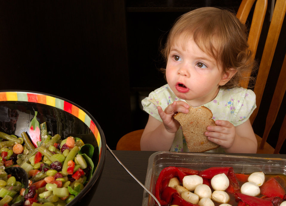 Spis rimelig og god mat i godt lag i Kirkestua ved Gamle Glemmen kirke. Illustrasjonsfoto: Public Health Image Library