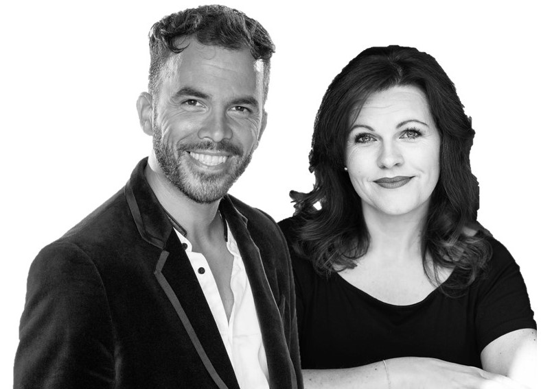 Morten og Renate Gjerløw Larsen setter normalt stor pris på at publikum synger med på konsertene deres. 12. september får ekteparet virkelig kost seg med allsang på grensen – til Sarpsborg – i Rolvsøy kirke. Foto: Morten Gjerløw Larsen