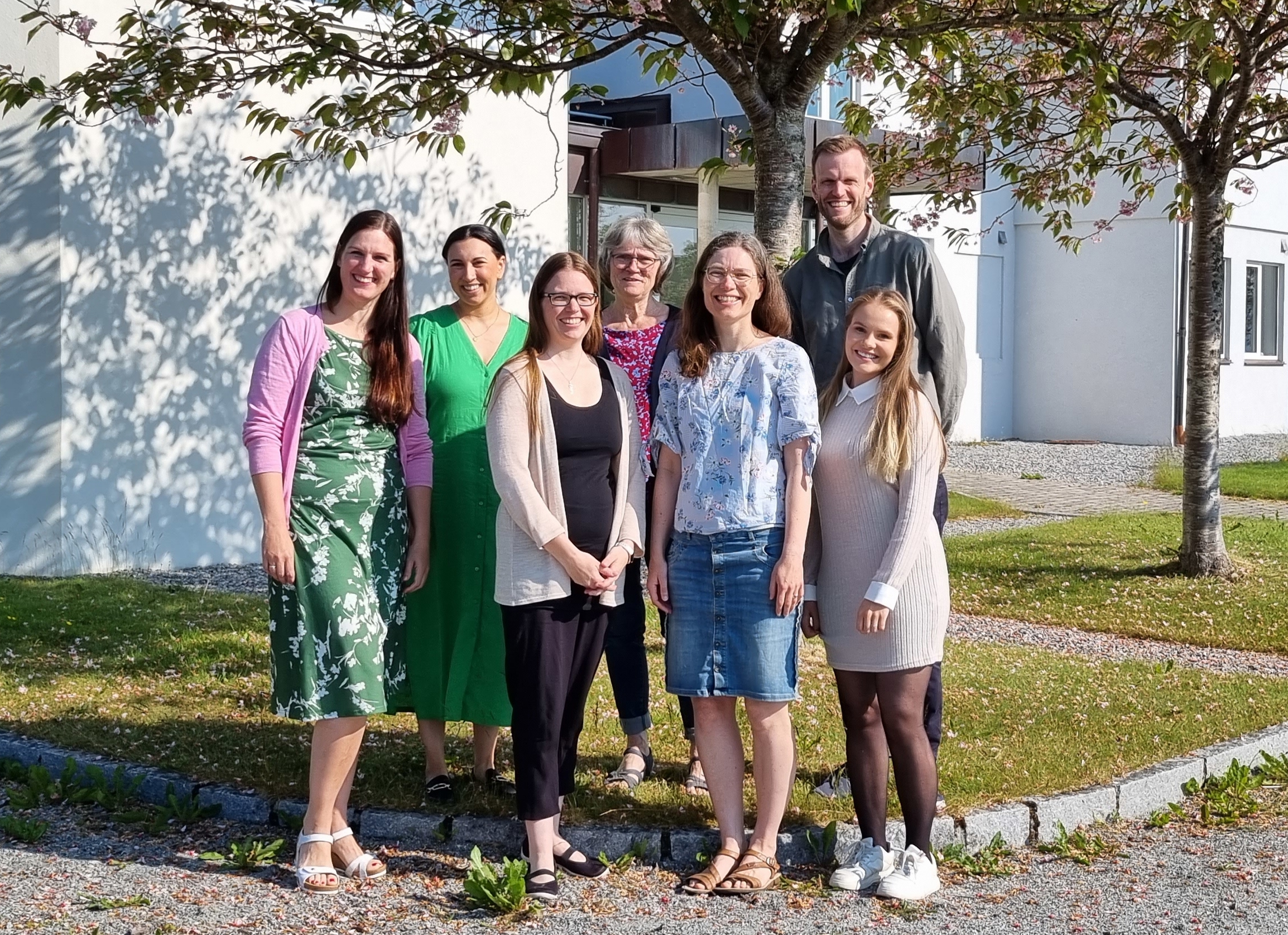 F.v.: Katrine Ruth Overå, Emma Dyb, Margaret Haugland, Inger Magelssen Godø, Gunnhild Roaldsnes Bremer, Dag-Filip Roaldsnes, Susanne Moe Roaldsnes. Ikkje tilstades: Marie Sætremyr Brunstad