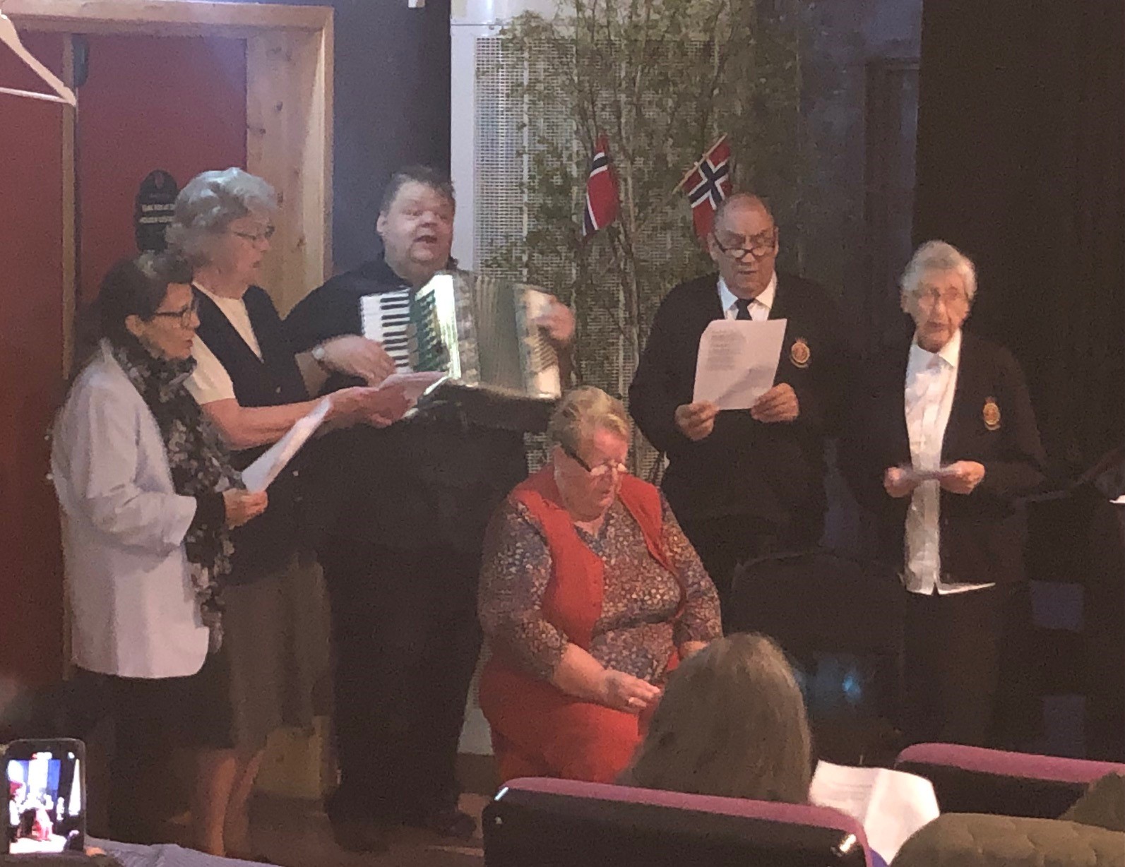 Frelsesarméen i Brandbu deltar hvert år med sang på gudstjenesten på Folkets Hus 1. mai - Arbeidernes internasjonale kampdag. Foto: Åge Lindahl. 