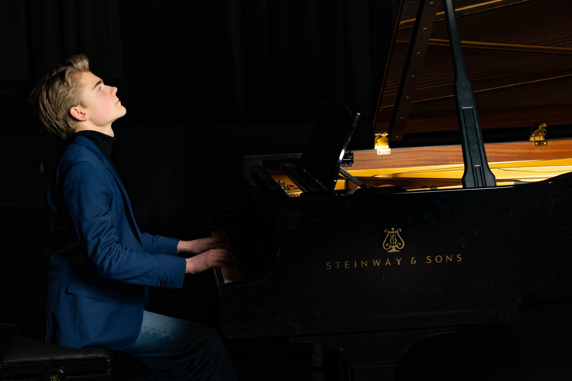 Vi gleder oss til konsert med den unge pianisten Vemund Martinius Solheim 4. april (foto Elinor Hougsrud).