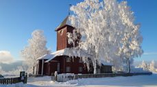 Ål kirke i flott vinterskue. Foto: Arne Broch Brantsæter 2023.