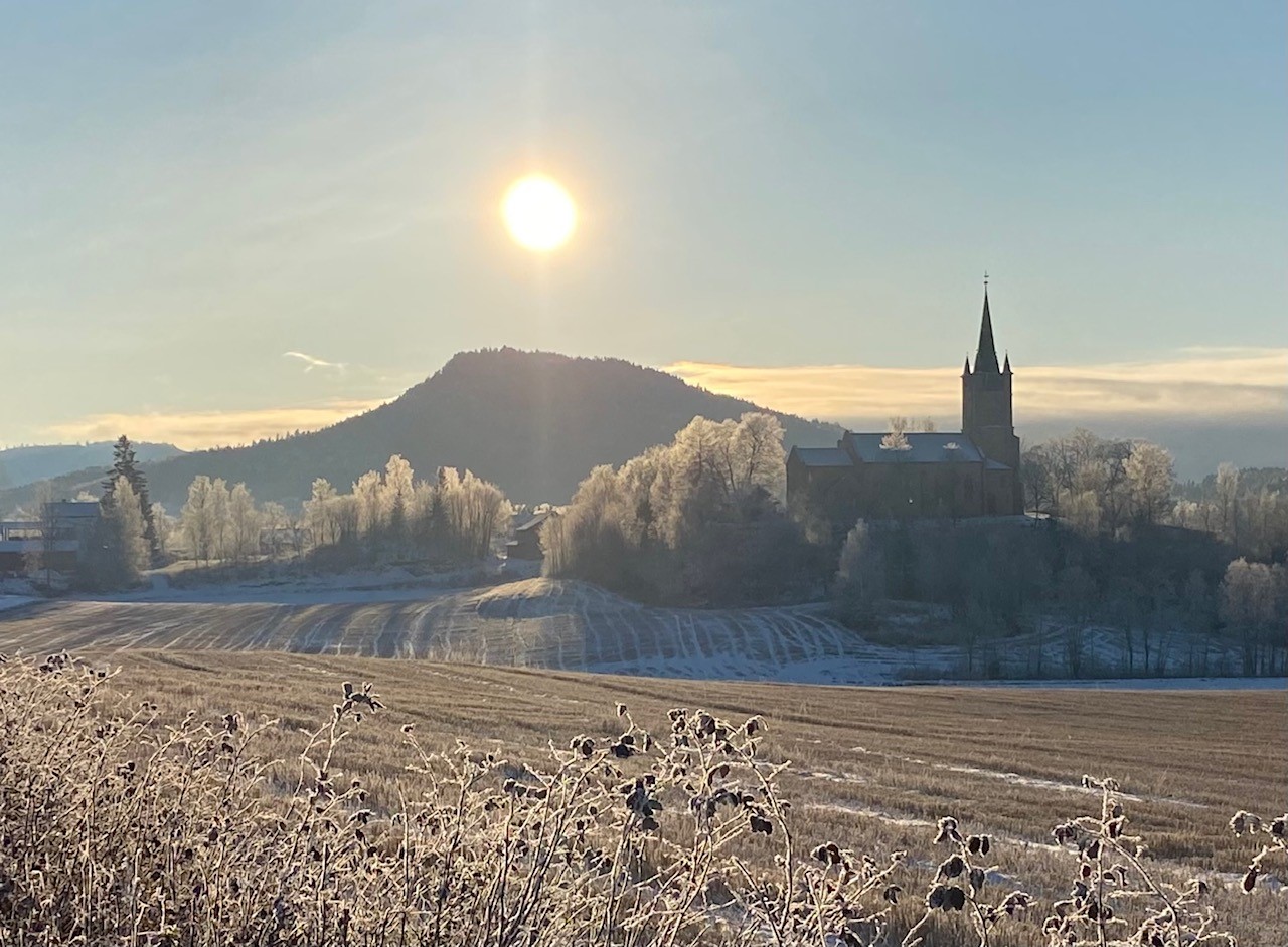 Tingelstad kirke. Foto: Kirken i Gran/Inger Stensrud Haug 2023. 