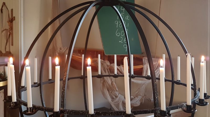 Åpen kirke rom for stillhet, ettertanke og bønn