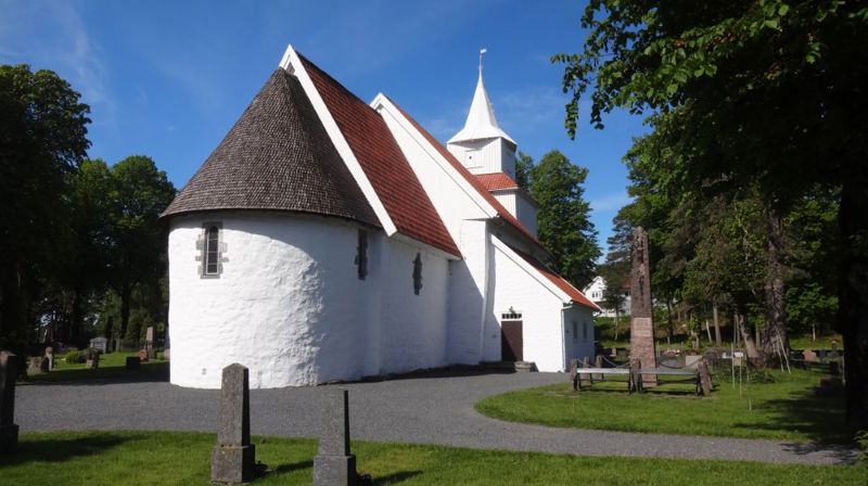 Fjære kirke åpner