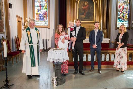 Dåpsfamilien Meland Aamot med faddere