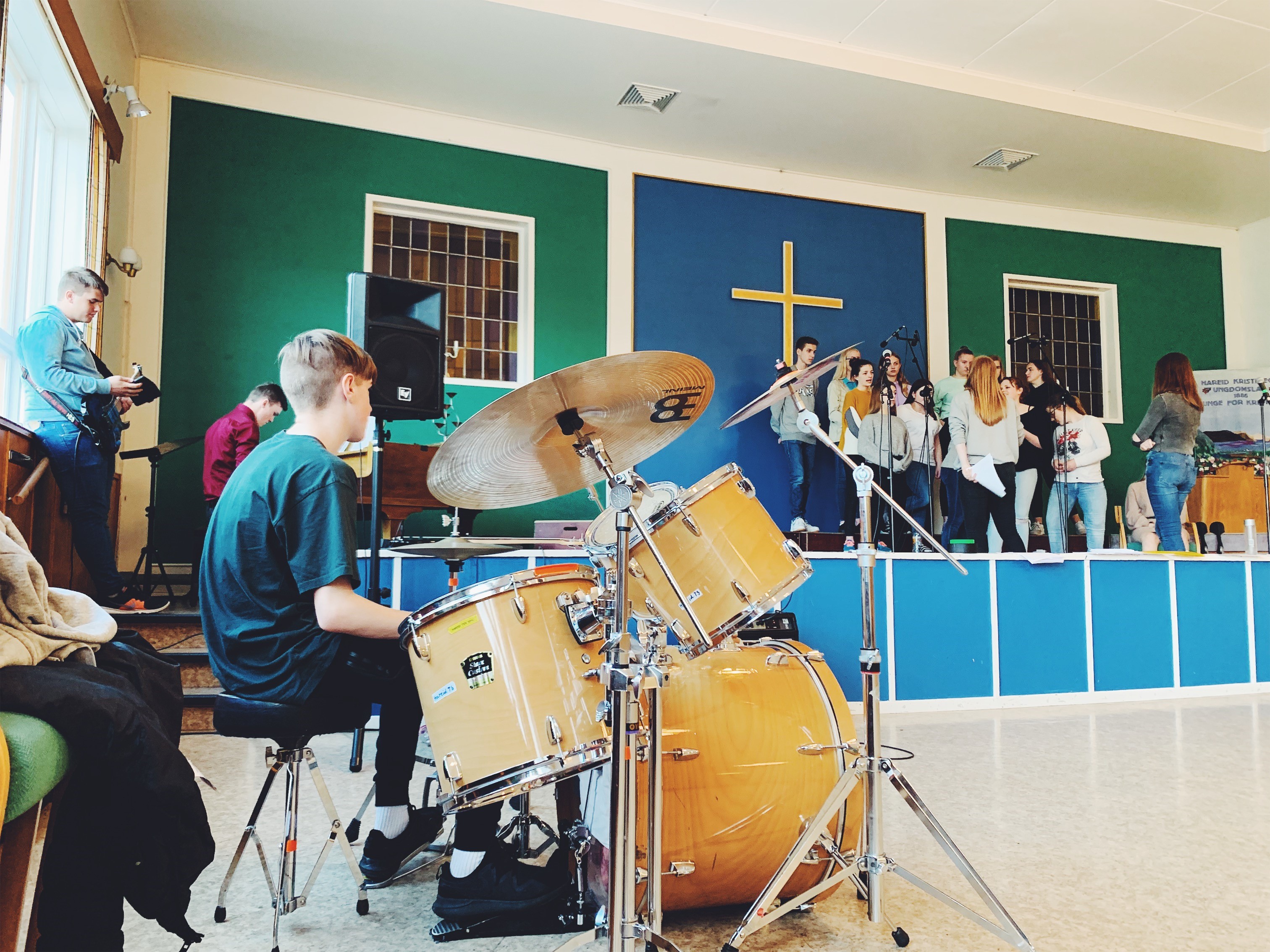 Hareid Ten Sing har eiga band og øver ein gong i veka på Hareid bedehus. Foto: Andrea Ø. Sæverud