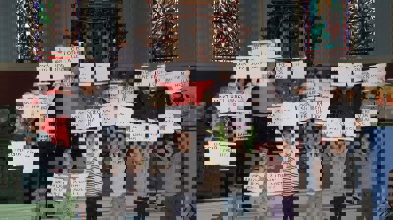 Etter gudstenesta søndag 18/11 inviterer vi til MIDDAG OG MISJON på Hareid bedehus.