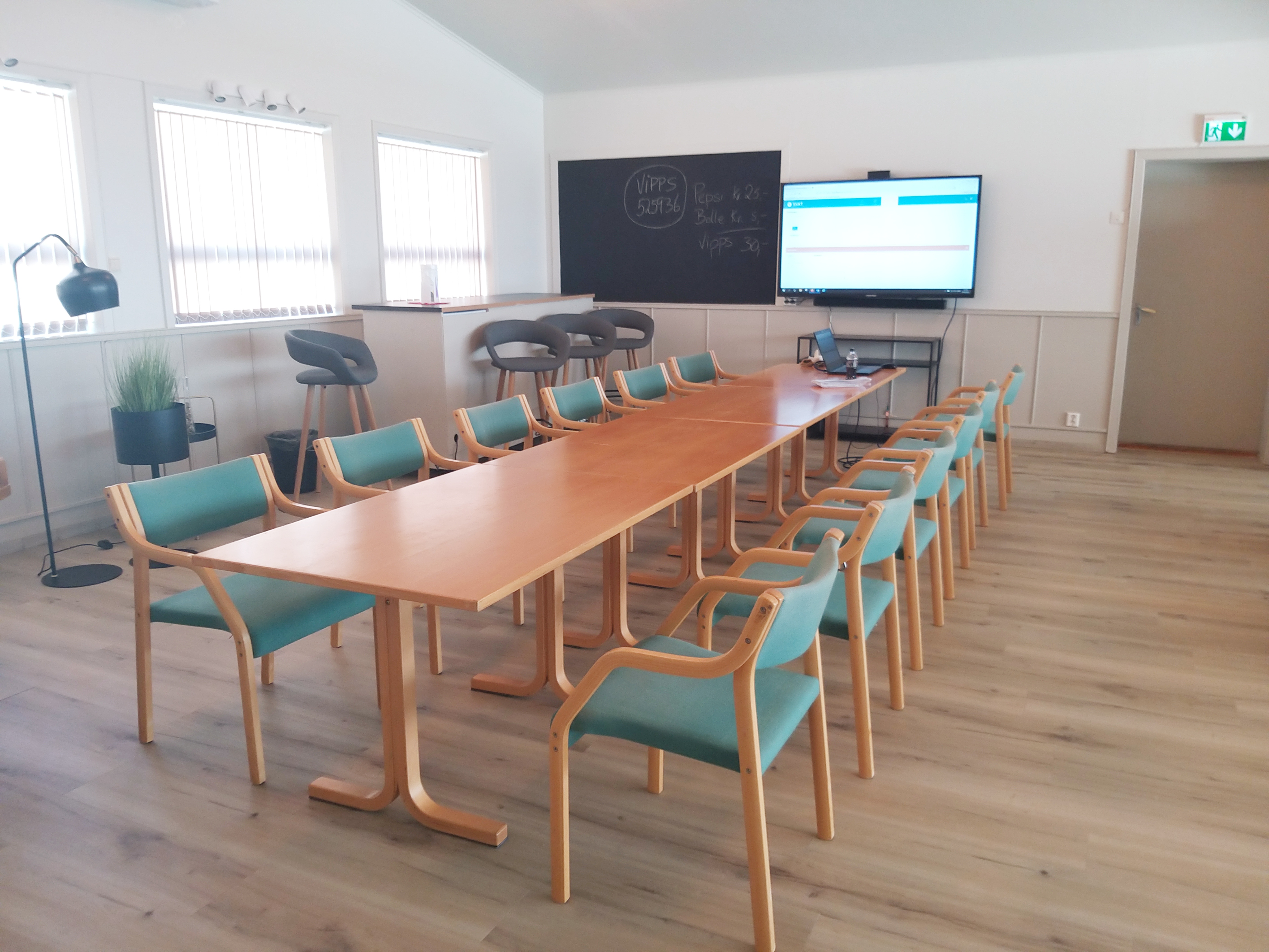 Sidesalen i 2. etg. kan leigast som eige rom, og frå sommaren 2022 vil det vere lydtett foldevegg mellom salane.