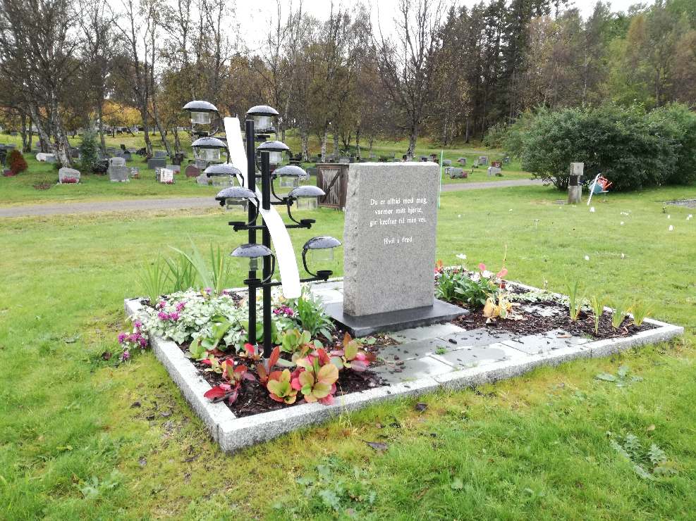 Anonym minnelund på Fredly Gravlund i Kanebogen