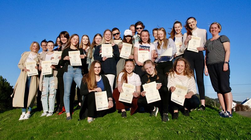 Fjorårskonfirmanter fra byens tre menigheter var samlet til kursavslutning.