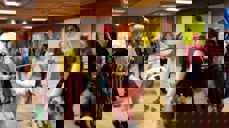 Limbo-leken er et kjekt og tradisjonelt innslag på karneval.