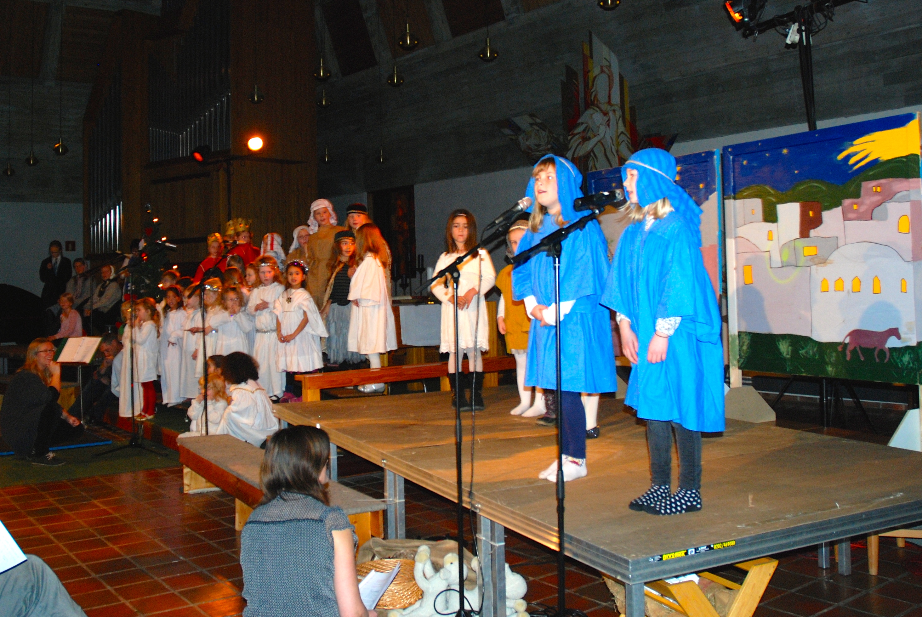 Josef og Maria på jakt etter husrom.