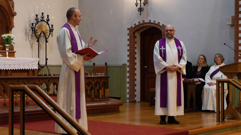 Tor Jakob Bjørndal innsatt som sokneprest.