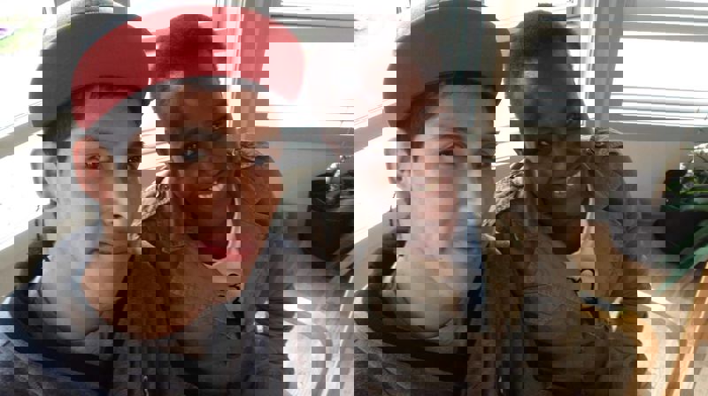 Sirkusartisten David og fotballdommeren Jane Terezi er to av studentene som tidligere har hatt praksisplass i Barn er bra!-festivalen.