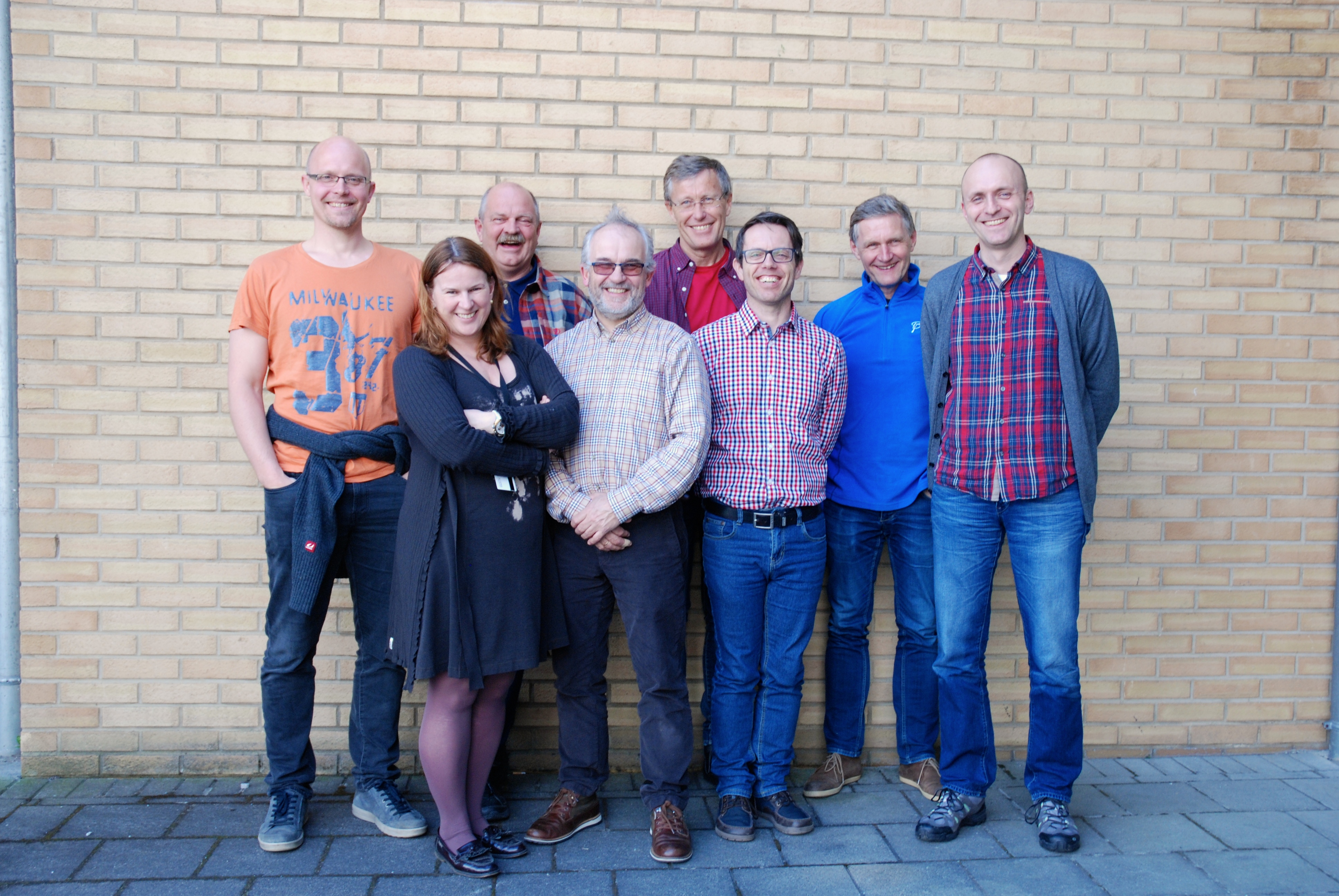 Fra venstre: Øystein Skåden/AP (Kommunens representant), Anne Marthe Møinichen (Rossabø), Jan Arne Igelkjøn (Skåre), Dagfinn Våge (Vår Frelsers), Jostein Waage (Skåre), Kjetil Nordstrøm (kirkeverge), Kjell-Ivar Glette ((Rossabø), prost Rune Steensnæs Engedal (Bispedømmet). Sigrid Sandve (Vår Frelsers) var ikke tilstede da bildet ble tatt.