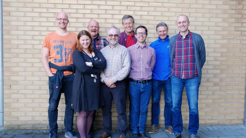 Fra venstre: Øystein Skåden/AP (Kommunens representant), Anne Marthe Møinichen (Rossabø), Jan Arne Igelkjøn (Skåre), Dagfinn Våge (Vår Frelsers), Jostein Waage (Skåre), Kjetil Nordstrøm (kirkeverge), Kjell-Ivar Glette ((Rossabø), prost Rune Steensnæs Engedal (Bispedømmet). Sigrid Sandve (Vår Frelsers) var ikke tilstede da bildet ble tatt.