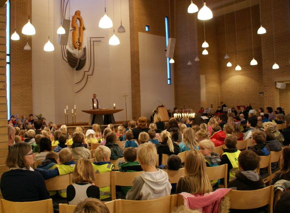 Arkivfoto: Skolegudstjeneste i Udland kirke.