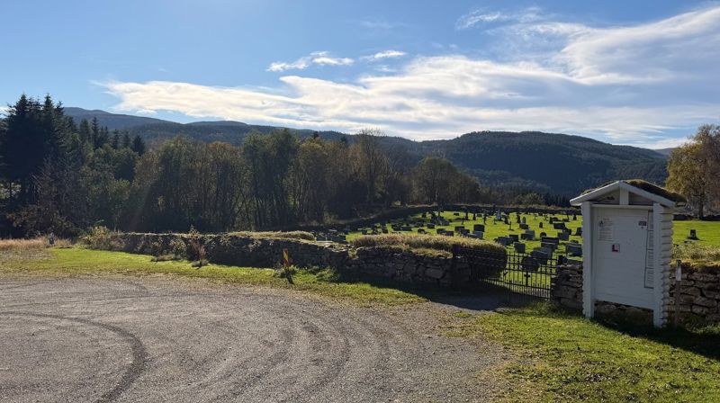 Fra parkering ved Vinje gravplass, Vinjeøra