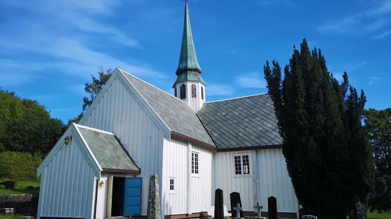 Legg bilturen om Halsa og besøk kommunens eldste kirke. Foto: Bjørn Leifsson