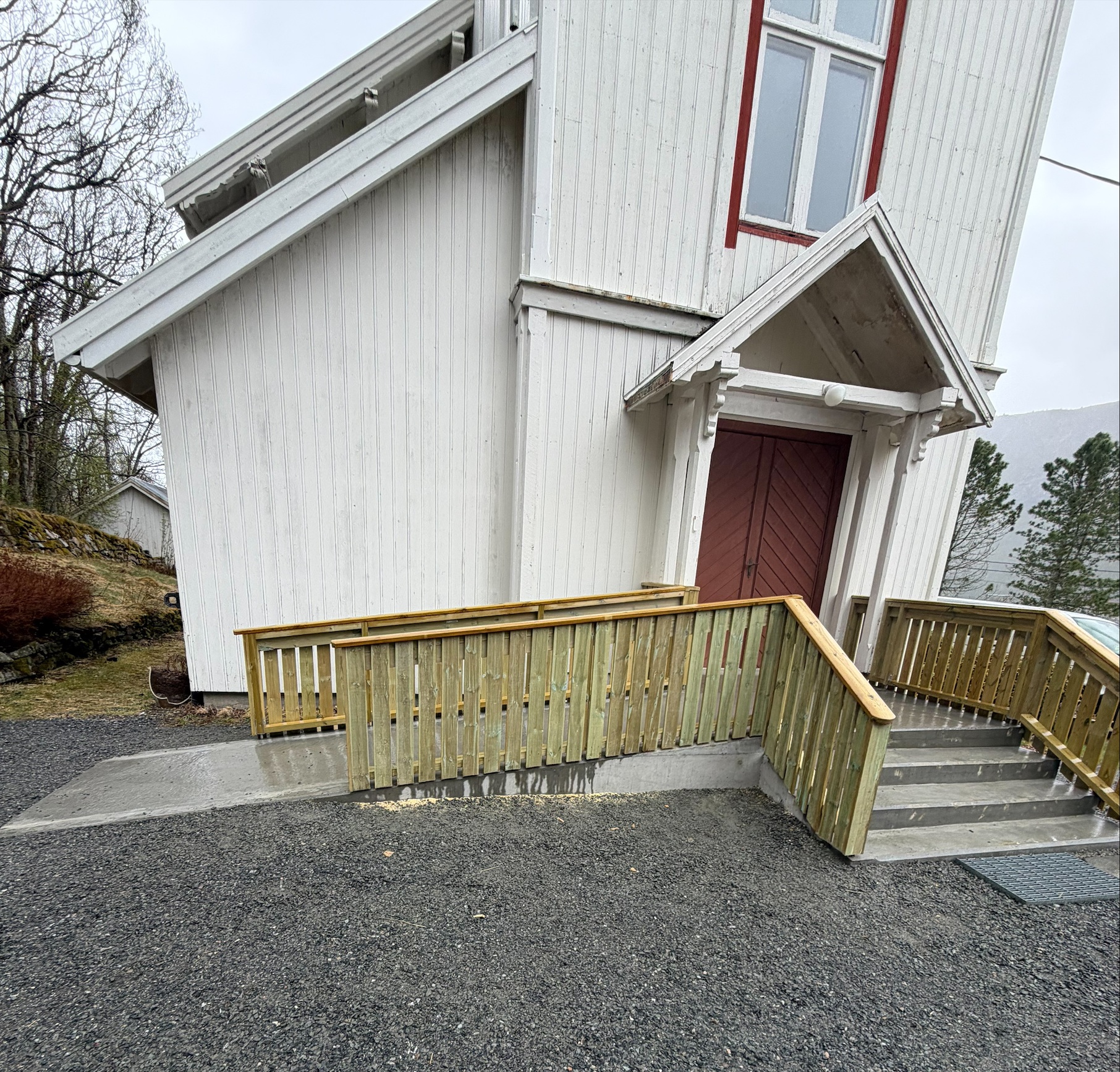 Heim kirke har fått nytt inngangsparti