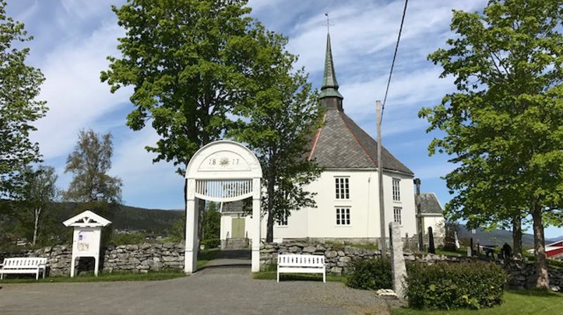 Ringing i kirkeklokkene i Hemne kirke