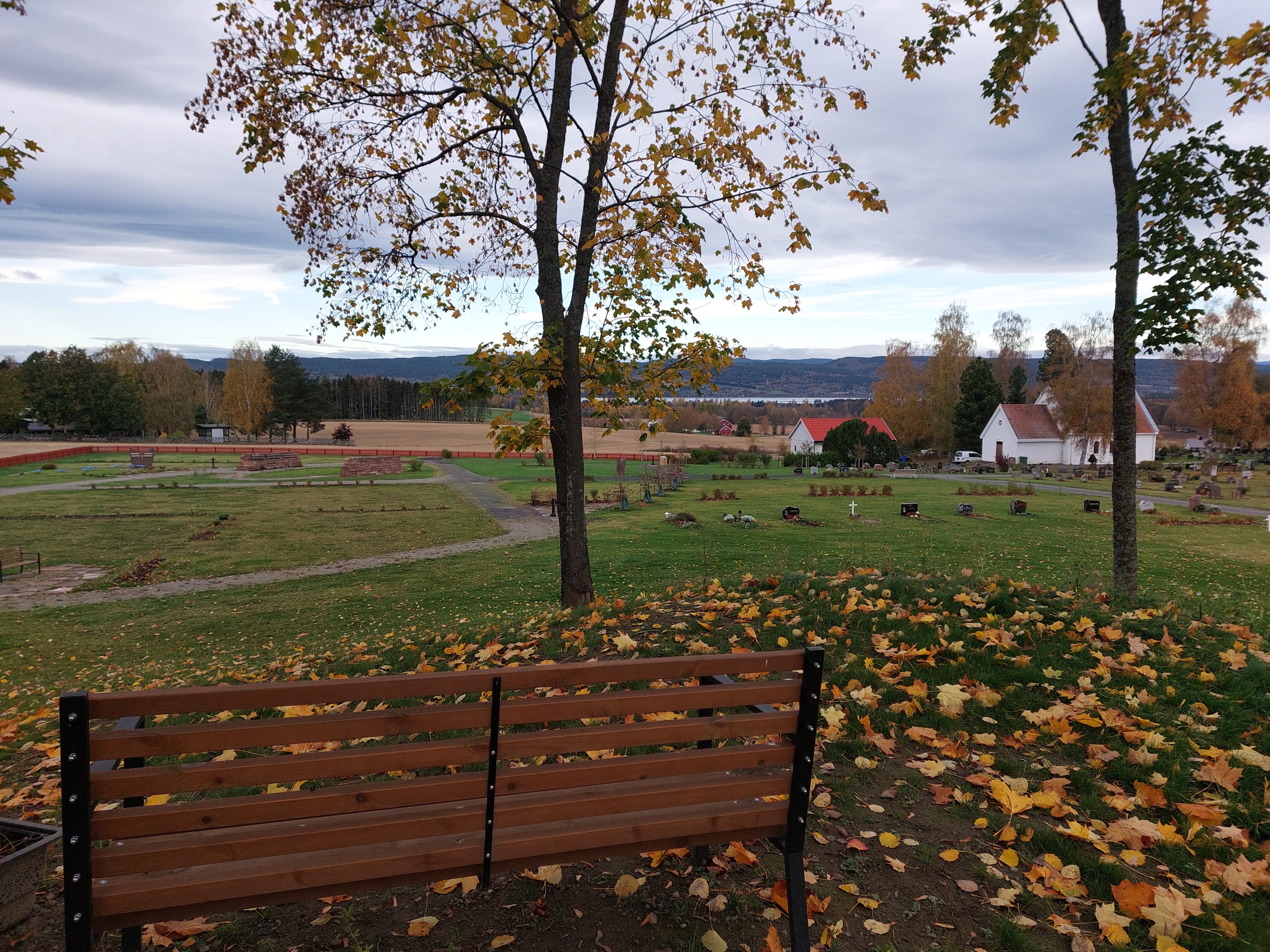 Minnegudstjeneste og åpen kirke.