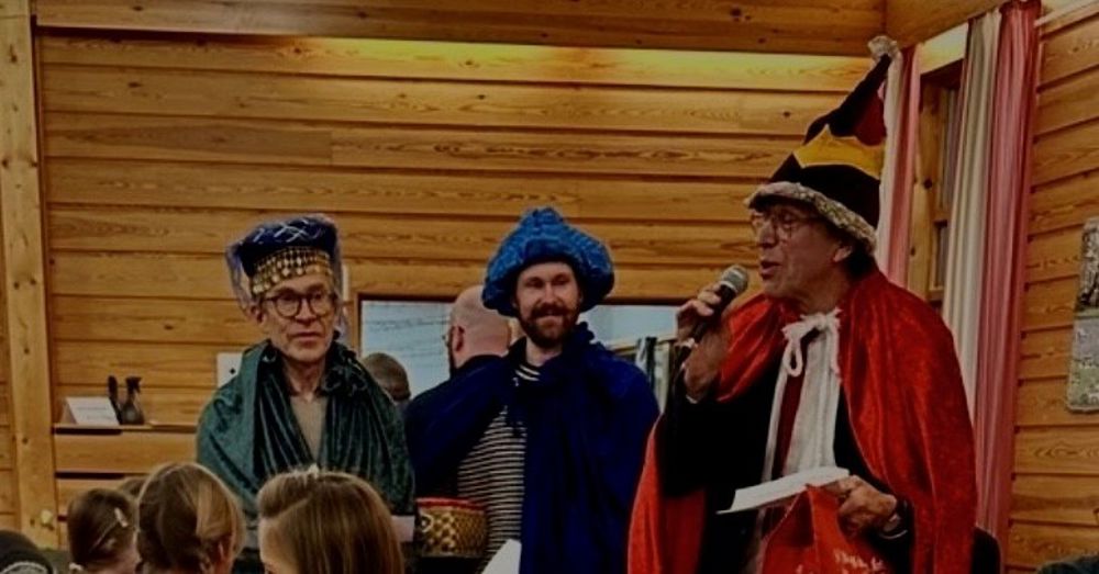 At de tre vise menn kom innom juletrefesten var populært (Foto Annlaug Helgerud).