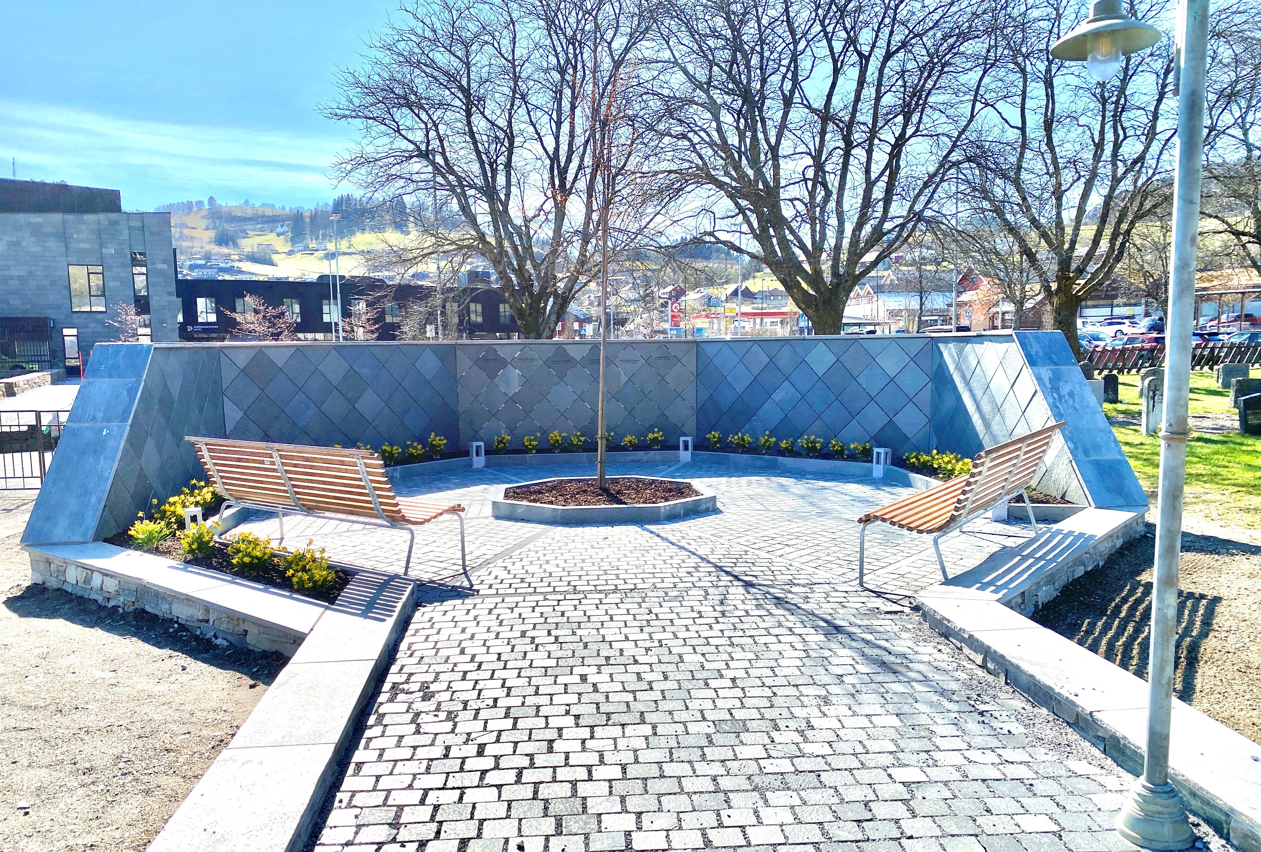Offisiell opning av minnelunden i Øystese 7. mai kl. 12.00