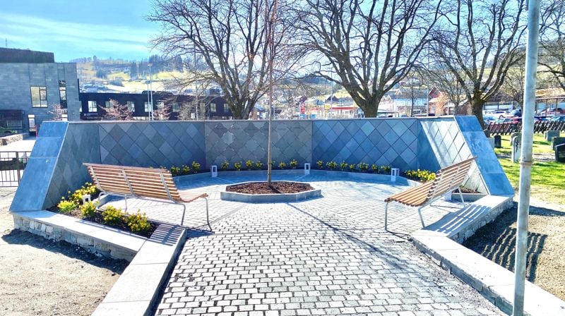 Offisiell opning av minnelunden i Øystese 7. mai kl. 12.00