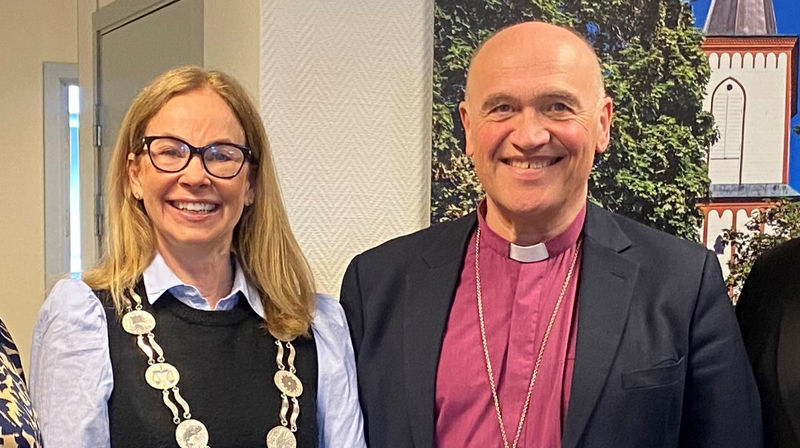 Ordfører i Larvik, Birgitta Gulla Løken, og biskop i Tunsberg, Jan Otto Myrseth.