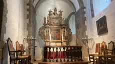 Altertavlen i bruskbarokk er fra 1664. Foto: Kristina Hvarnes Andersen