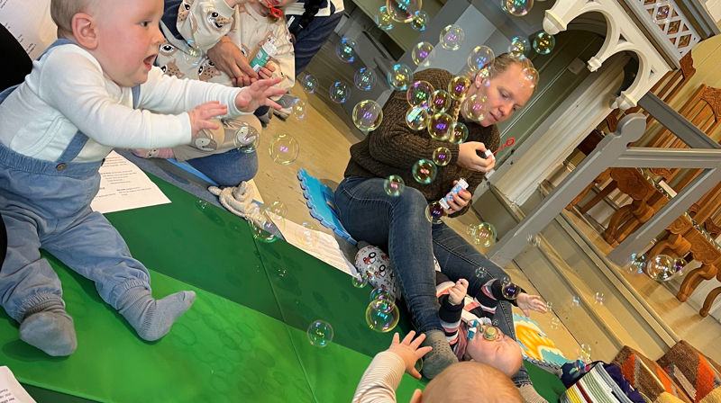 Fra Småbarnssang i Kvelde kirke. Foto: Line Camilla Næss